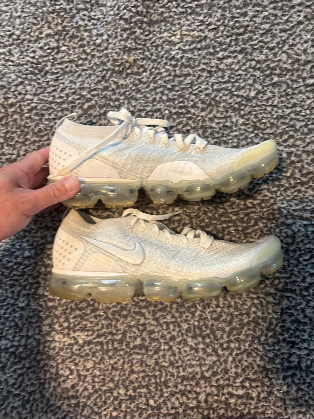 Nike Men’s Size 11.5 white/grey VaporMax Sneakers Flynit Excellent Condition!